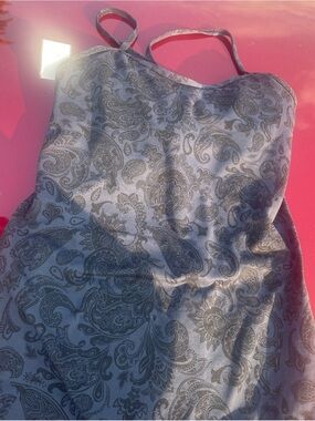 Lululemon Paisley Print Built in Bra Tank Top- Black and Gray Womens Size Medium